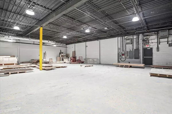 590 South Service RD #C, Hamilton, ON L8E 2W1