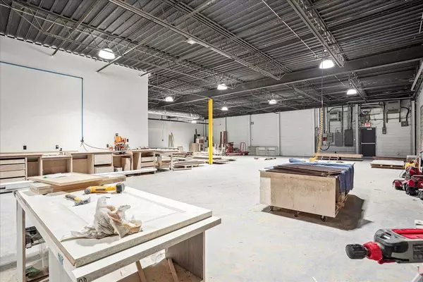 590 South Service RD #C, Hamilton, ON L8E 2W1