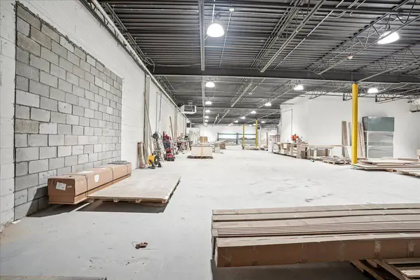 590 South Service RD #C, Hamilton, ON L8E 2W1