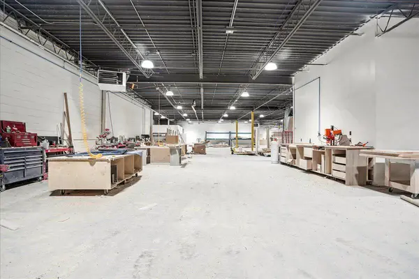 590 South Service RD #C, Hamilton, ON L8E 2W1