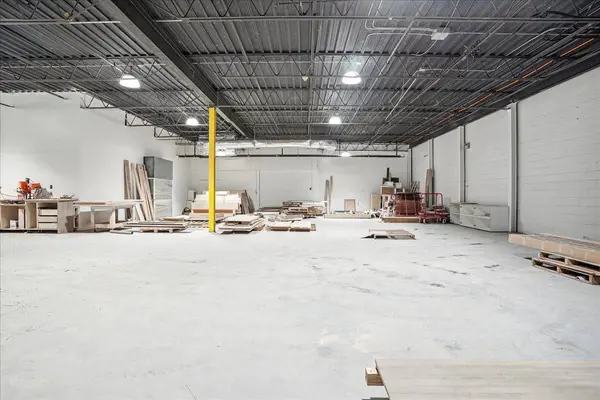 590 South Service RD #C, Hamilton, ON L8E 2W1