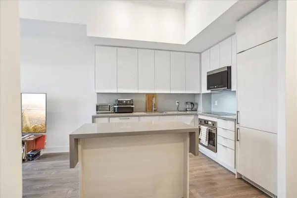 2489 Taunton RD #419, Oakville, ON L6H 3R9