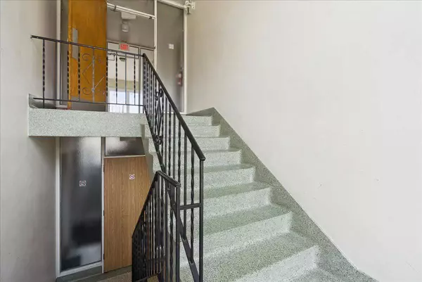 291 East 38th ST, Hamilton, ON L8V 4G2