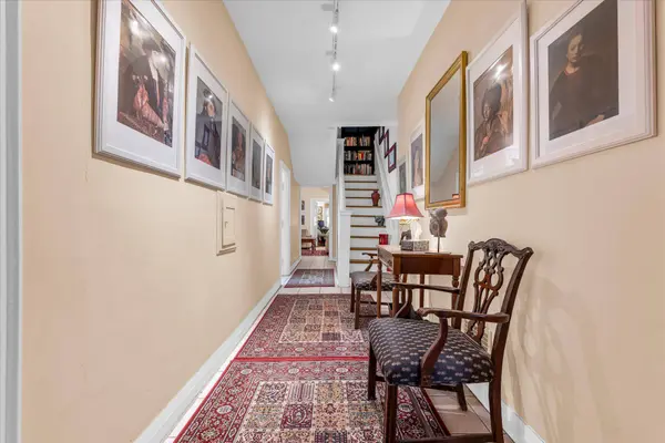 58 East AVE S, Hamilton, ON L8N 2T4