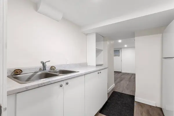 58 East AVE S #Lower, Hamilton, ON L8N 2T4