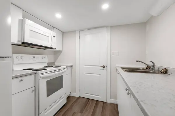 58 East AVE S #Lower, Hamilton, ON L8N 2T4