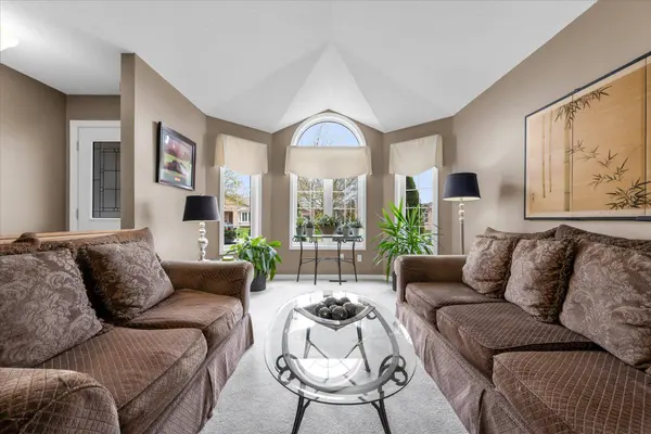 67 Loneoak CRES, Hamilton, ON L8J 2T9