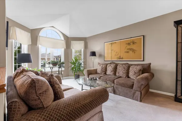 67 Loneoak CRES, Hamilton, ON L8J 2T9