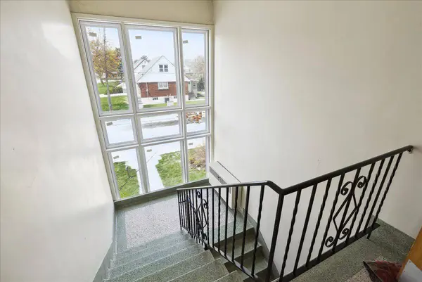 291 East 38th ST #6, Hamilton, ON L8V 4G2