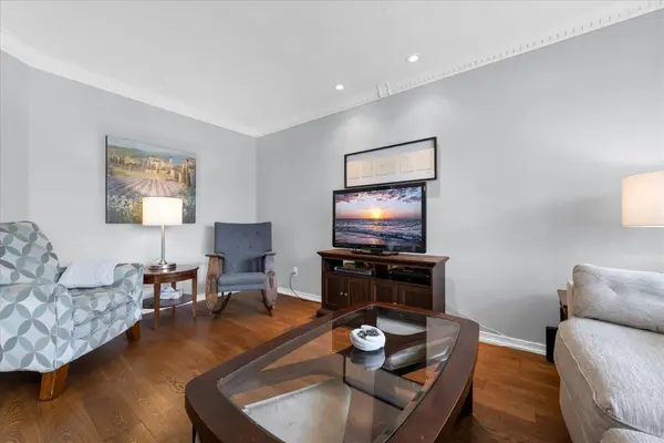 84 Fellowes CRES, Hamilton, ON L8B 0M1
