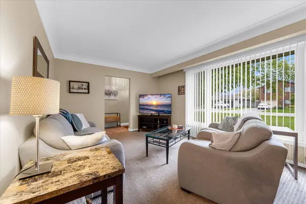 7 Douglas AVE, Grimsby, ON L3M 4E3
