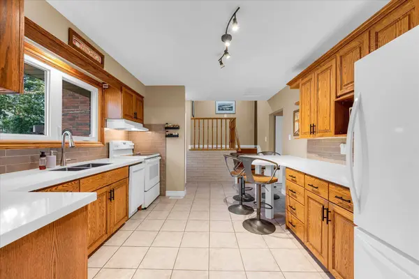 7 Douglas AVE, Grimsby, ON L3M 4E3