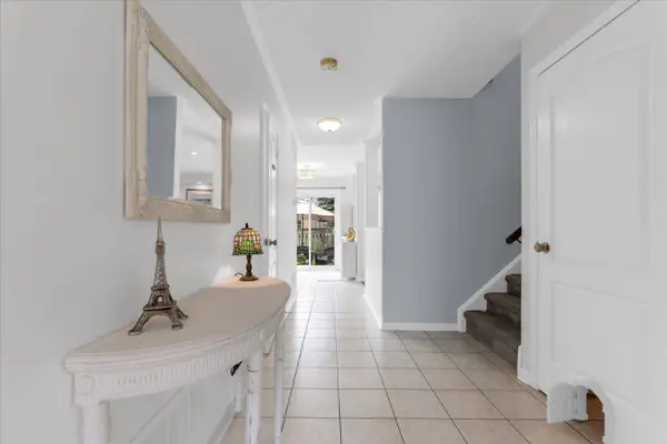 84 Fellowes CRES, Hamilton, ON L8B 0M1