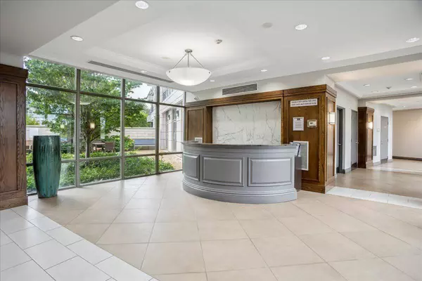 2379 Central Park DR #209, Oakville, ON L6H 0E3