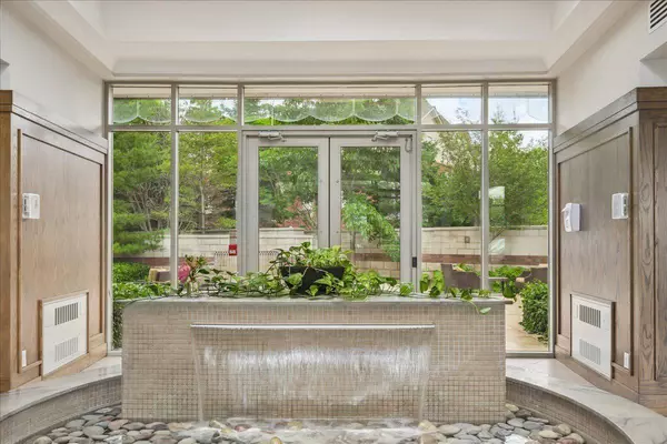 2379 Central Park DR #209, Oakville, ON L6H 0E3