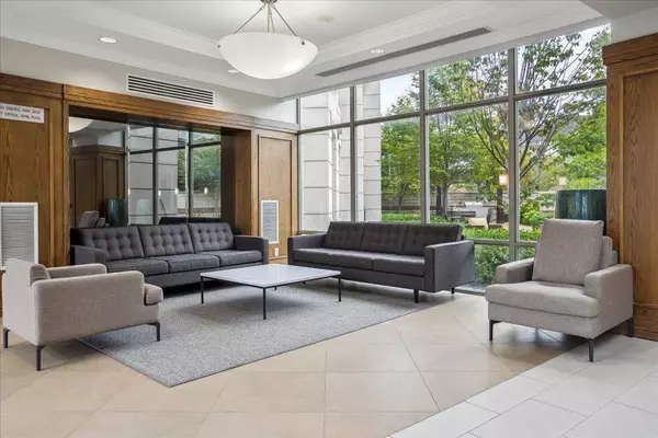 2379 Central Park DR #209, Oakville, ON L6H 0E3