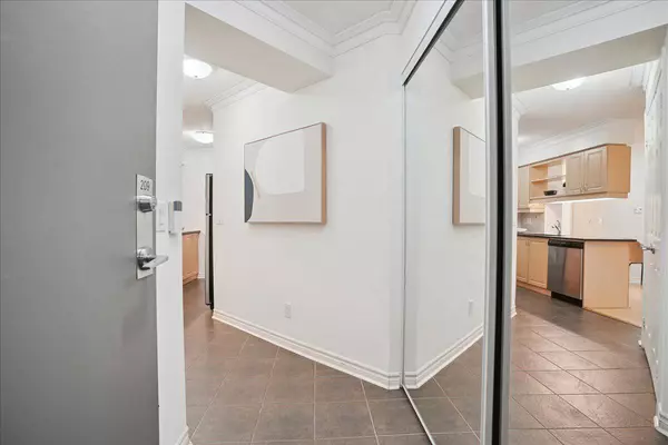 2379 Central Park DR #209, Oakville, ON L6H 0E3