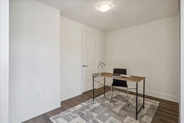 509 Dundas ST W #103, Oakville, ON L6M 4M2
