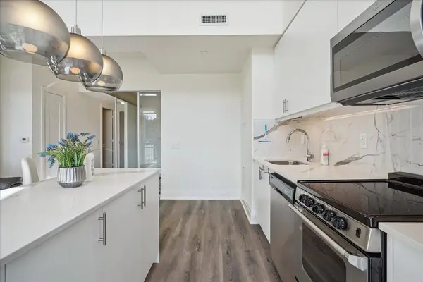 509 Dundas ST W #103, Oakville, ON L6M 4M2
