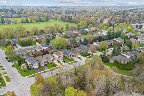 147 Valridge DR, Hamilton, ON L9G 4Y4