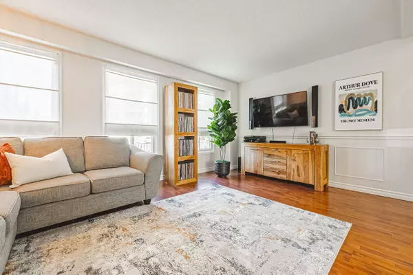 27 Melanie CRES, Hamilton, ON L0R 2H0