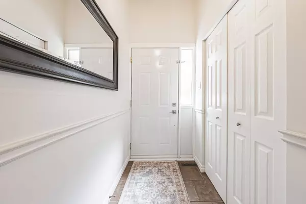 27 Melanie CRES, Hamilton, ON L0R 2H0