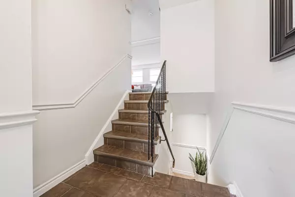 27 Melanie CRES, Hamilton, ON L0R 2H0