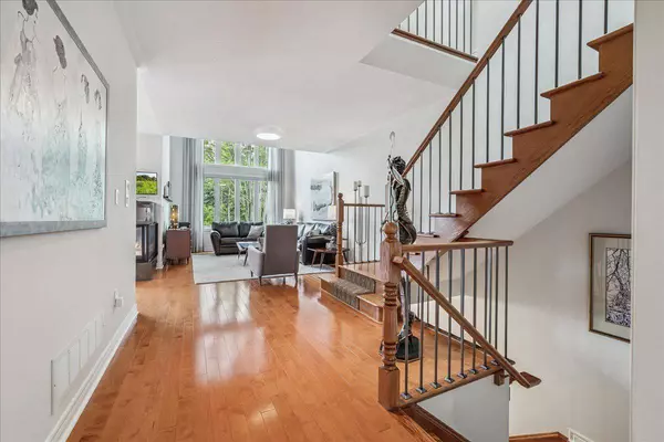 2400 NEYAGAWA BLVD #26, Oakville, ON L6H 7P5