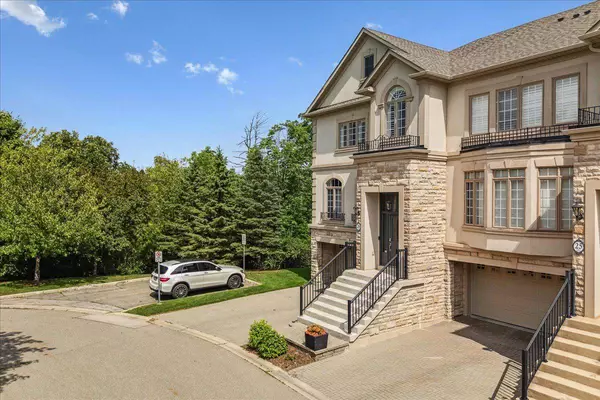 2400 NEYAGAWA BLVD #26, Oakville, ON L6H 7P5