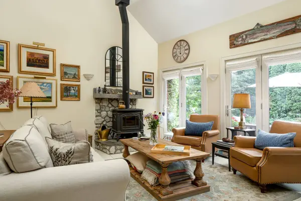 23 Alice ST E, Blue Mountains, ON N0H 2P0