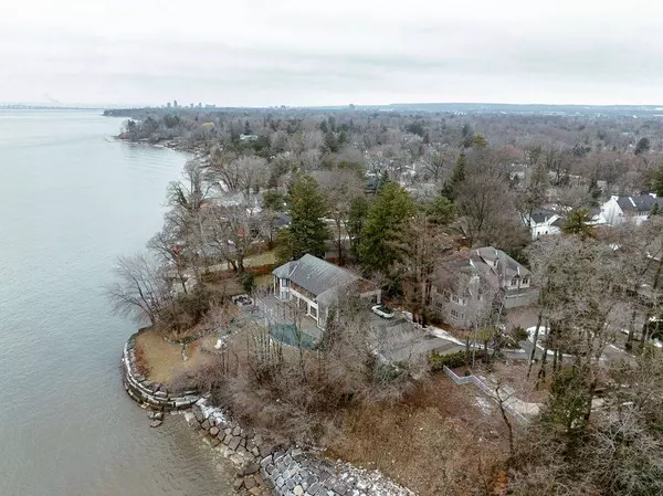 100 Appleby PL, Burlington, ON L7L 2X1