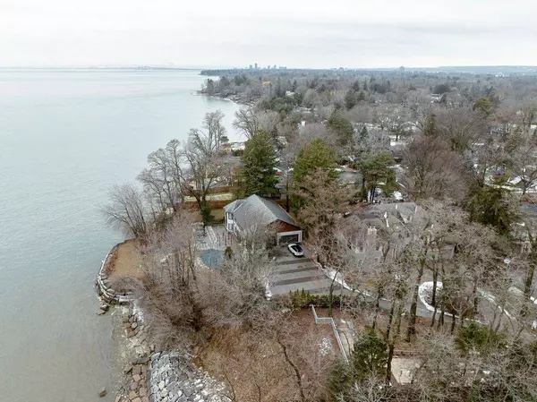 100 Appleby PL, Burlington, ON L7L 2X1