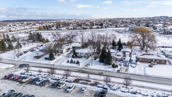 202-196 Upper Mount Albion RD, Hamilton, ON L8J 1V4