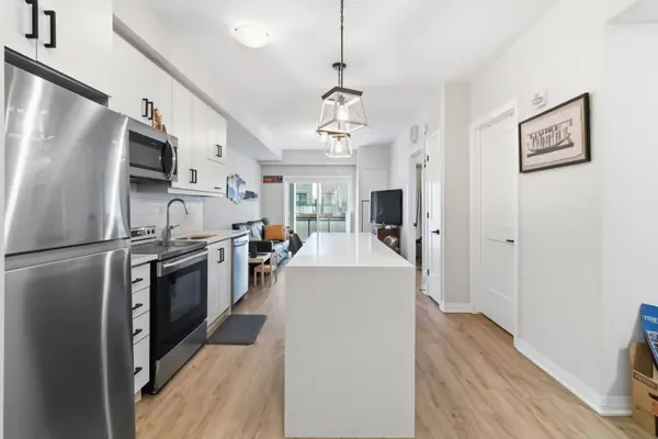 128 Grovewood Common N/A #122, Oakville, ON L6H 0X3