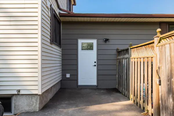 2 Thorndale AVE #C, St. Catharines, ON L2R 6A3