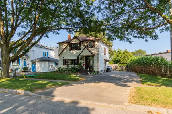 2 Thorndale AVE #C, St. Catharines, ON L2R 6A3