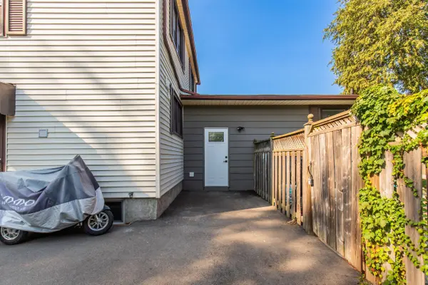 2 Thorndale AVE #C, St. Catharines, ON L2R 6A3