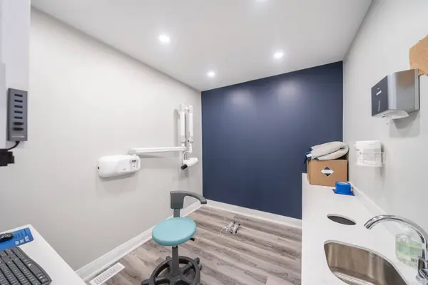 323 Upper Wentworth ST, Hamilton, ON L9A 4T2