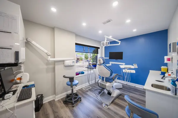 323 Upper Wentworth ST, Hamilton, ON L9A 4T2