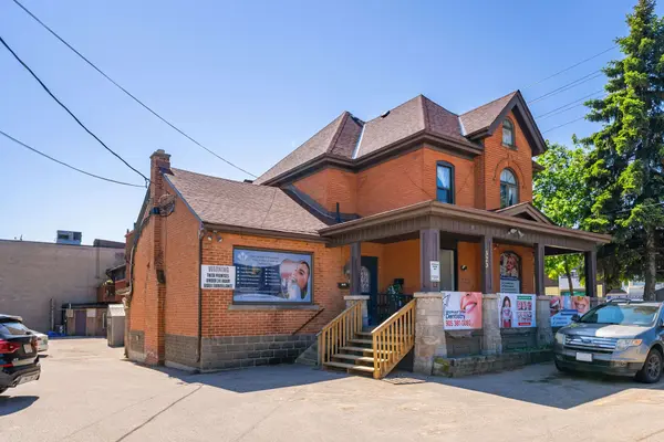 323 Upper Wentworth ST, Hamilton, ON L9A 4T2