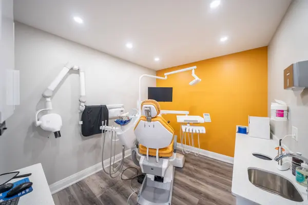 323 Upper Wentworth ST, Hamilton, ON L9A 4T2