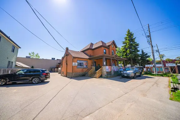 323 Upper Wentworth ST, Hamilton, ON L9A 4T2