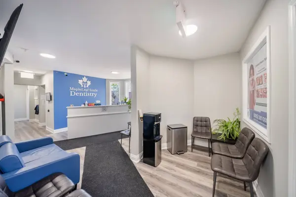 323 Upper Wentworth ST, Hamilton, ON L9A 4T2