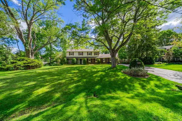 142 Abbey CT, Oakville, ON L6J 4L1