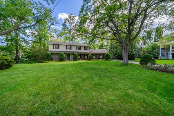 142 Abbey CT, Oakville, ON L6J 4L1