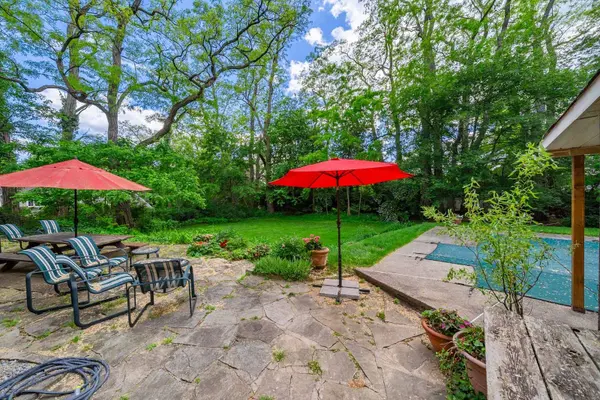 142 Abbey CT, Oakville, ON L6J 4L1