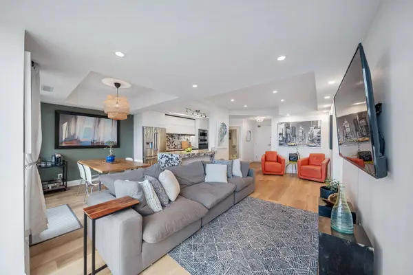 50 Old Mill RD #703, Oakville, ON L6J 7W1
