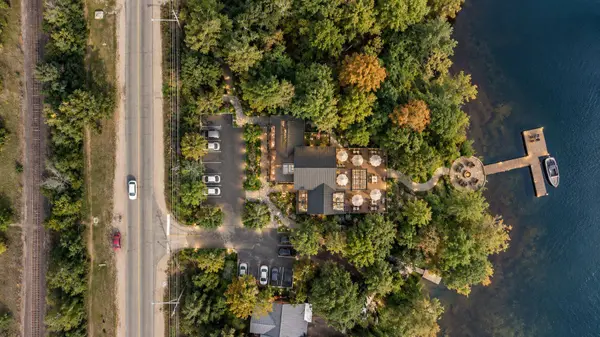 310 & 360 Moody DR, Gravenhurst, ON P1P 1H4
