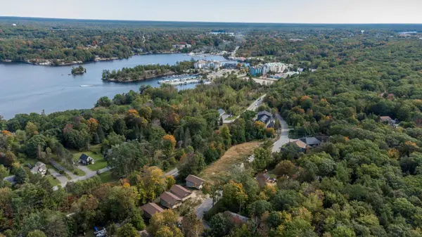 218 Musquash RD, Gravenhurst, ON P1P 1R2