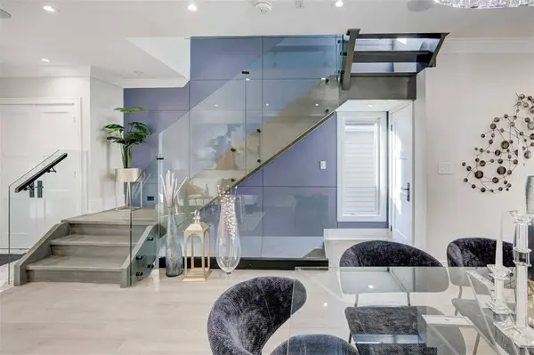94 Lake CRES, Toronto W06, ON M8V 1W1